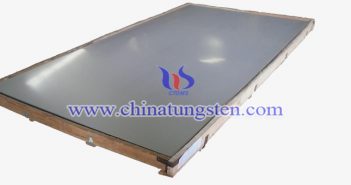 600x500x10mm 鎢合金板具有高密度、高硬度、高熔點(diǎn)的特性，能夠耐腐蝕、耐磨損，而且高溫性能好，即使在500℃的溫度下也基本保持不變，在1000℃時(shí)仍有很高的硬度。它被廣泛應(yīng)用於機(jī)械、焊接零件、熱交換器、反光器具等。 中鎢在線是一家專門從事研究、開發(fā)、生產(chǎn)、銷售鎢合金的公司，以先進(jìn)的技術(shù)力量，科學(xué)的管理制度，竭誠為您服務(wù)。本公司為客戶提供高品質(zhì)、高標(biāo)準(zhǔn)的產(chǎn)品，並且能夠根據(jù)客戶的要求生產(chǎn)各種規(guī)格和材質(zhì)的鎢合金板。 更多內(nèi)容請?jiān)L問： http://www.tungsten-alloy.com/big5/tungsten-alloy-plate.html
