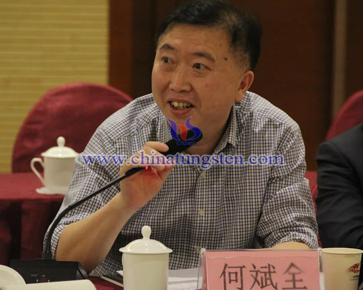 中國鎢業(yè)協(xié)會主席團主席，湖南柿竹園有色金屬有限責(zé)任公司黨委書記、總經(jīng)理何斌全