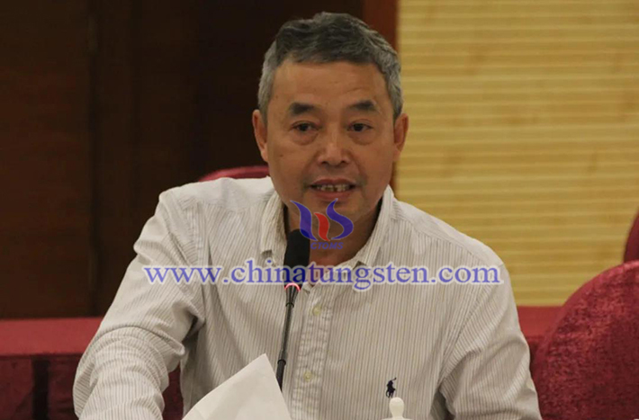 中國鎢業(yè)協(xié)會主席團主席、贛州海盛鎢鉬集團有限公司董事長曾慶甯