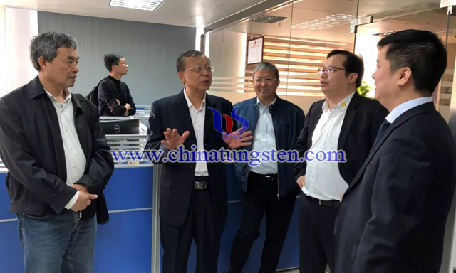 與會(huì)代表到東莞市數(shù)控刀具行業(yè)協(xié)會(huì)座談交流，并參觀國家模具產(chǎn)品質(zhì)量監(jiān)督檢驗(yàn)中心